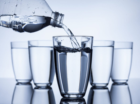 Стаканы с водой